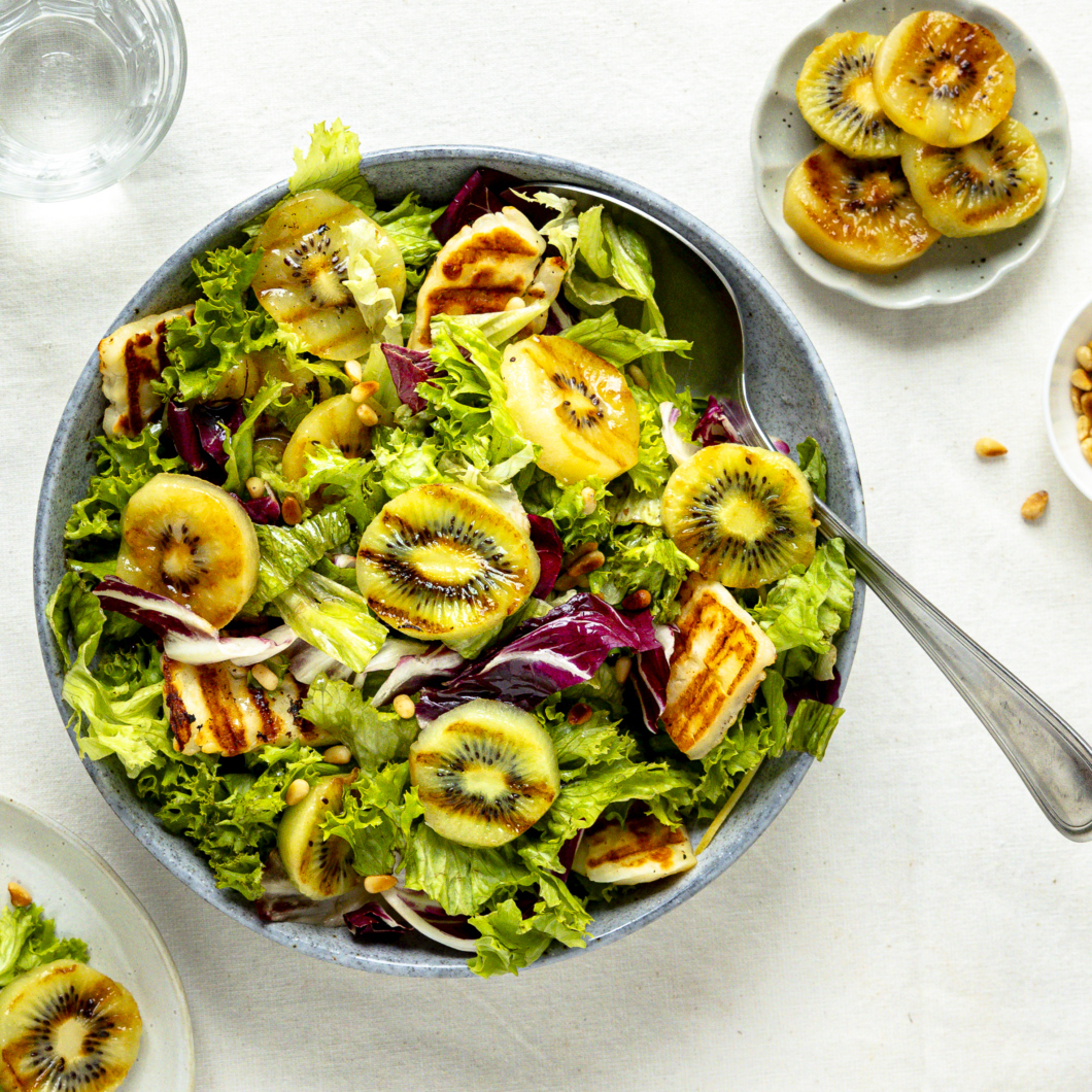 Salade met halloumi en kiwi