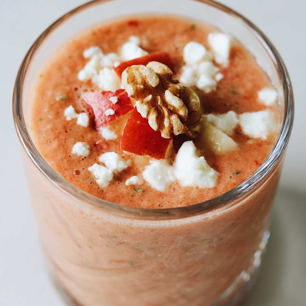 Tomaten gazpacho met appel en walnoten
