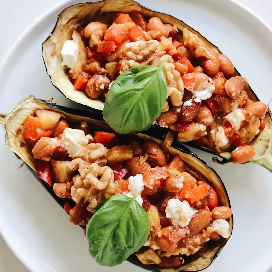Gevulde aubergine met bruine bonen en feta