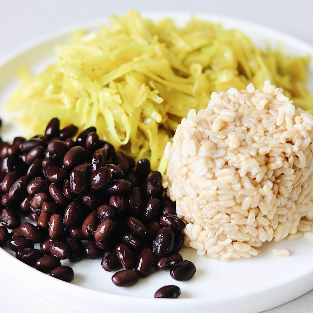 Spitskool en bonen met kerrie