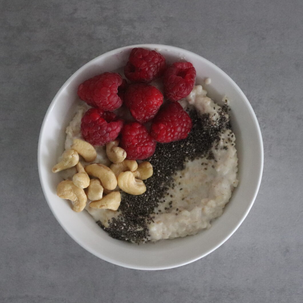 Havermout met frambozen en chiazaad